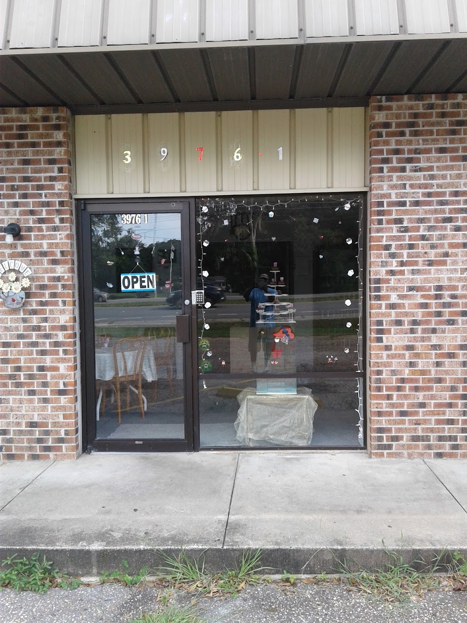 Laura's Bakery And Cafe