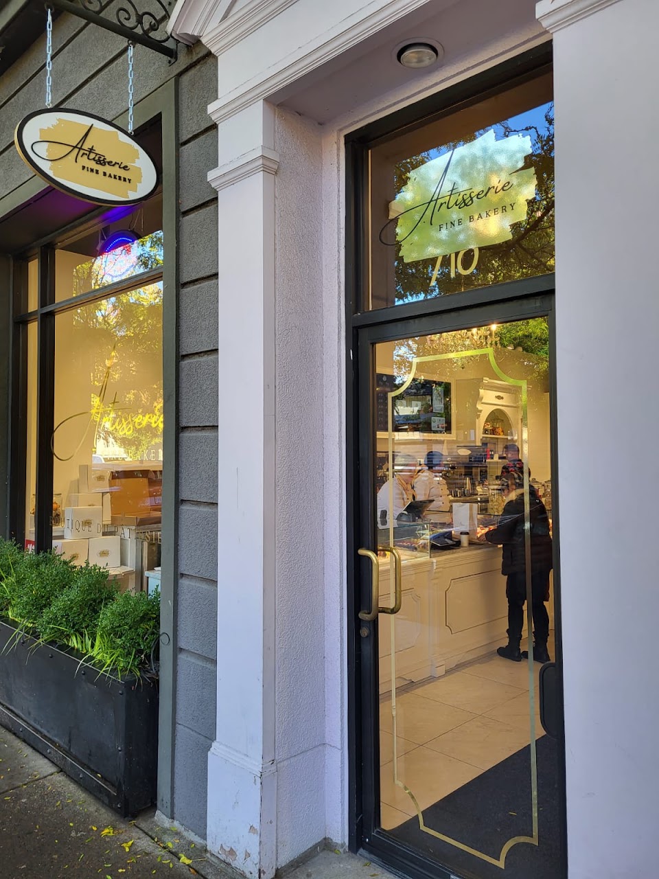 Artisserie Fine Bakery