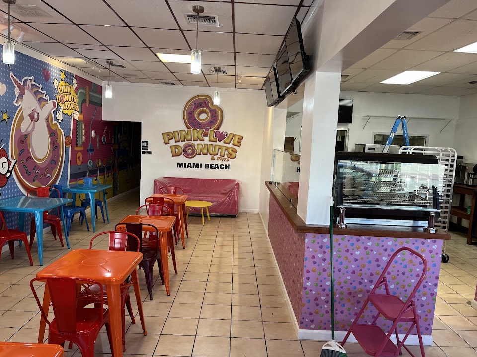 Pink Love Donuts and More (Miami)